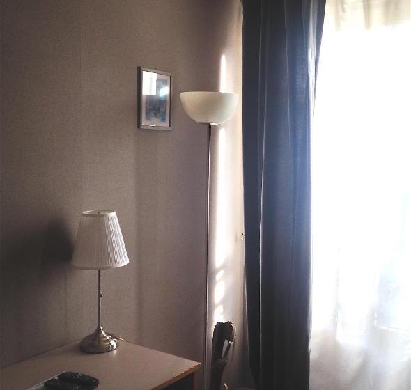 ホテル Hôtel Des 3 Marches  Logis Hôtel Restaurant