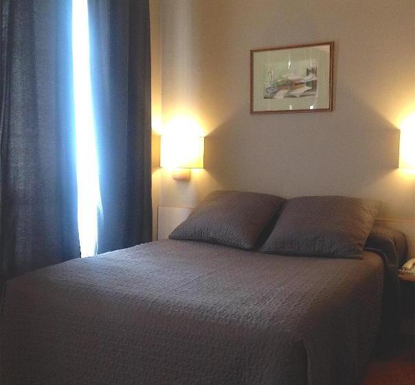 ホテル Hôtel Des 3 Marches  Logis Hôtel Restaurant