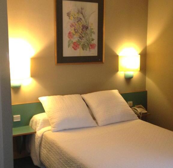 ホテル Hôtel Des 3 Marches  Logis Hôtel Restaurant