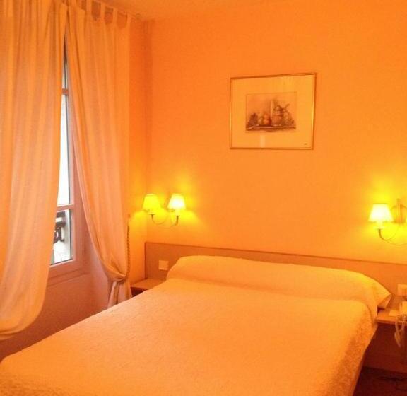 ホテル Hôtel Des 3 Marches  Logis Hôtel Restaurant