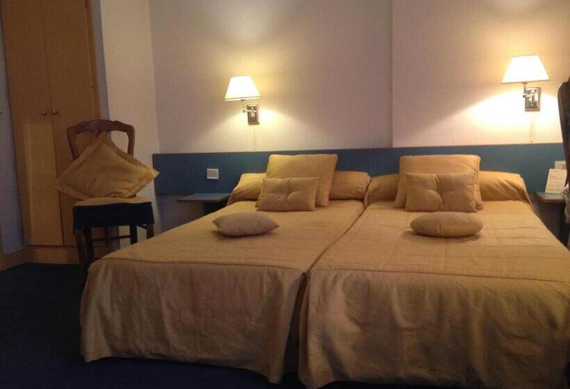 ホテル Hôtel Des 3 Marches  Logis Hôtel Restaurant