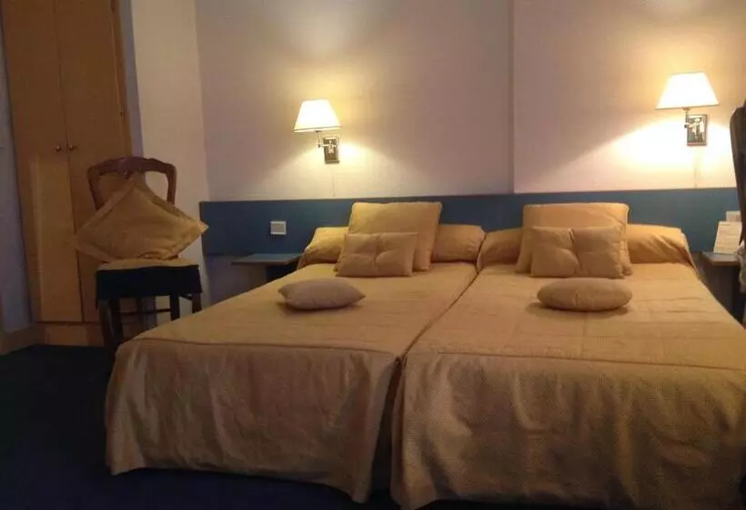 Отель Hôtel Des 3 Marches  Logis Hôtel Restaurant