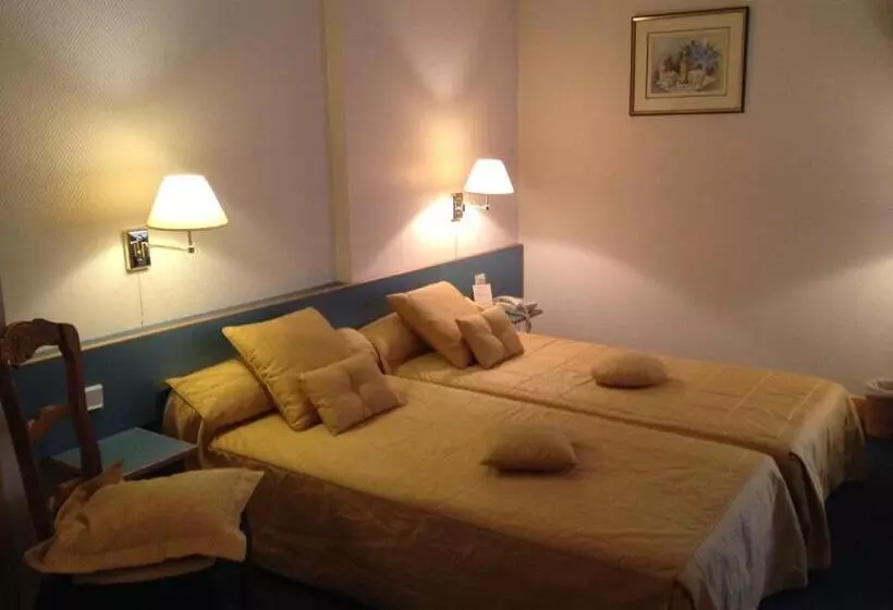 Отель Hôtel Des 3 Marches  Logis Hôtel Restaurant