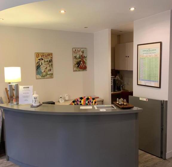 ホテル Hôtel Des 3 Marches  Logis Hôtel Restaurant