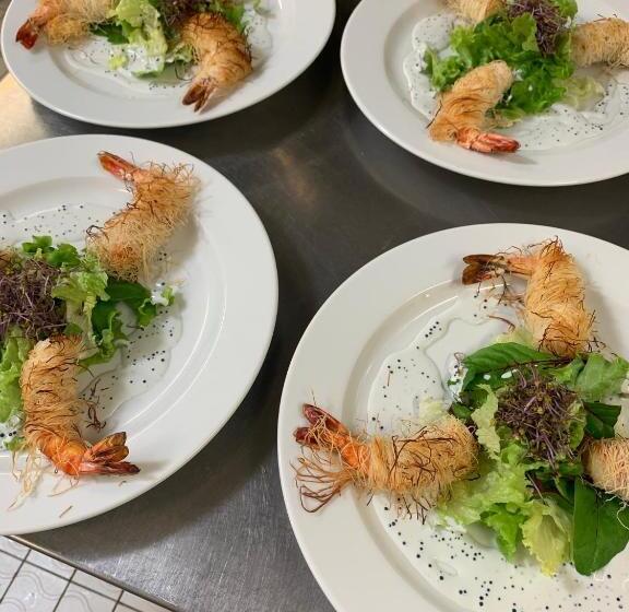 ホテル Hôtel Des 3 Marches  Logis Hôtel Restaurant