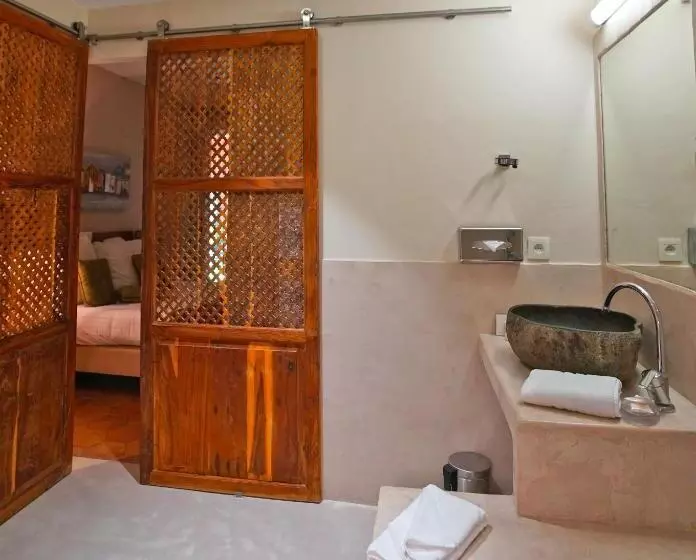 Отель La Garbine