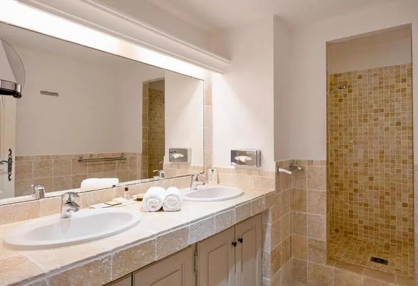 Отель La Garbine