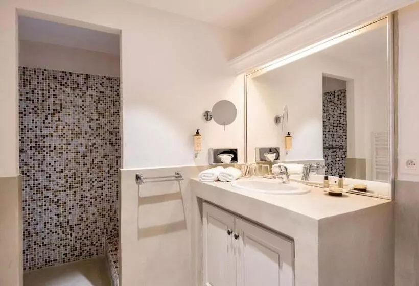 Отель La Garbine