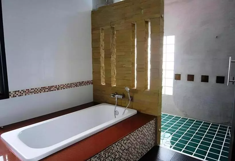 فندق Nattha Waree Hot Spring Resort And Spa