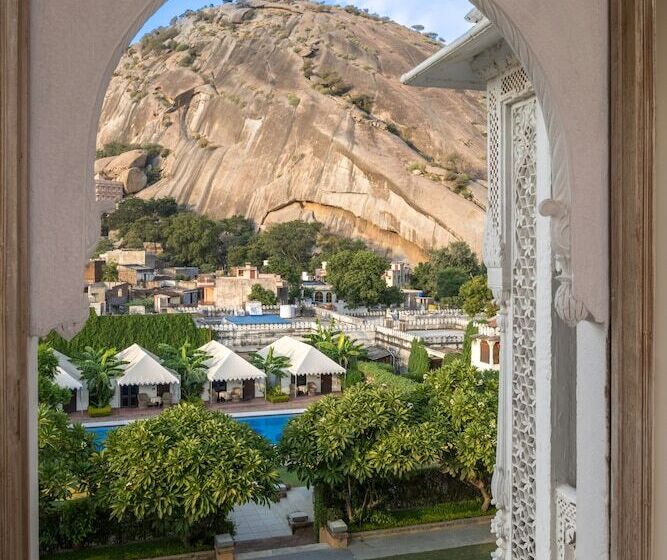 ホテル Rawla Narlai