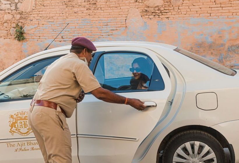 ホテル Rawla Narlai