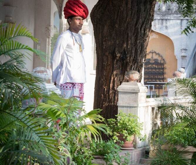 ホテル Rawla Narlai