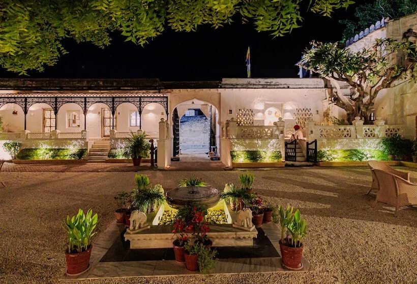 ホテル Rawla Narlai