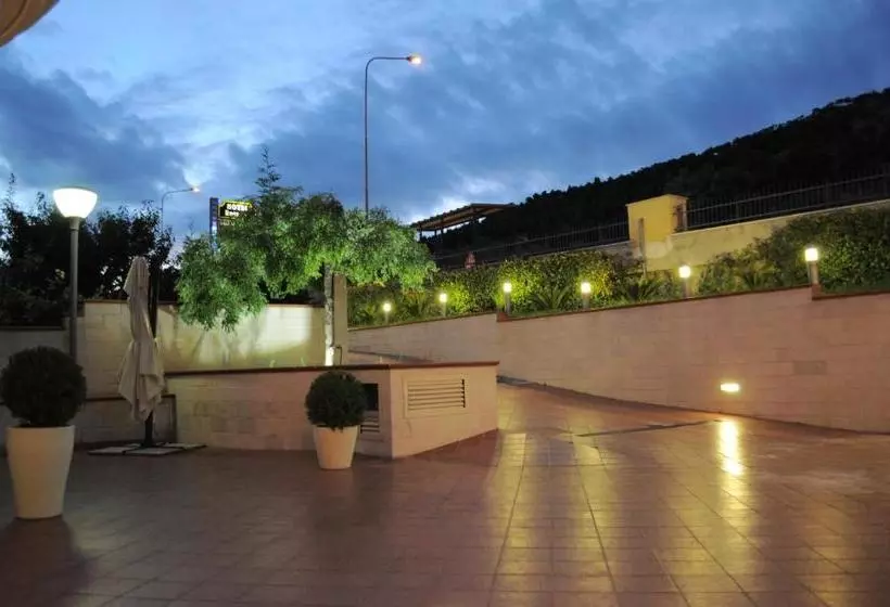 בית מלון כפרי Ristorante Rossemi