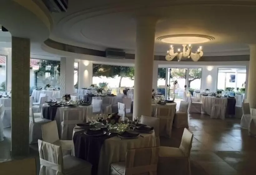 Отель Sunshine Beach Resort