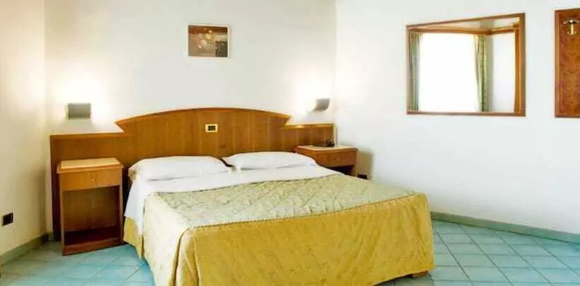 Отель Sunshine Beach Resort