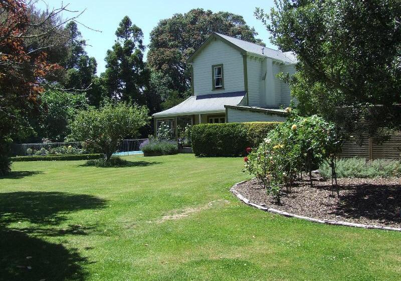 בית מלון כפרי Tairoa Lodge