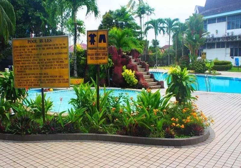 ホテル The Putra Regency