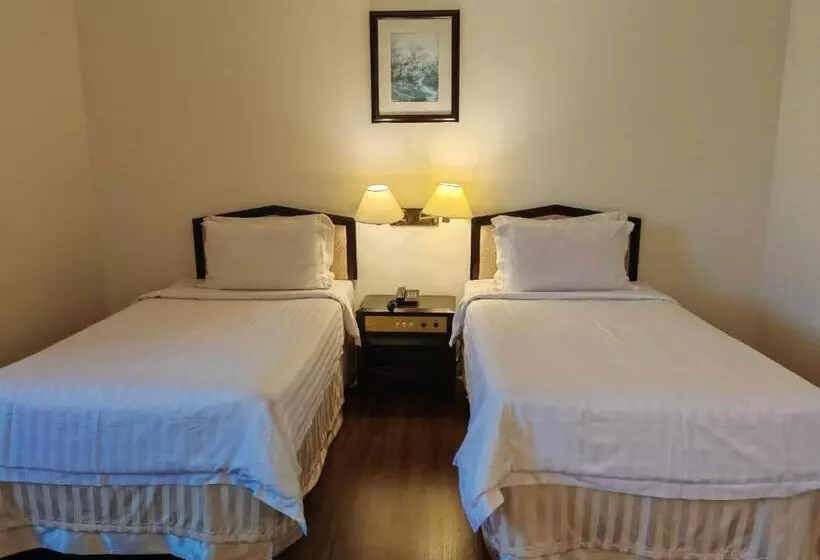 ホテル The Putra Regency