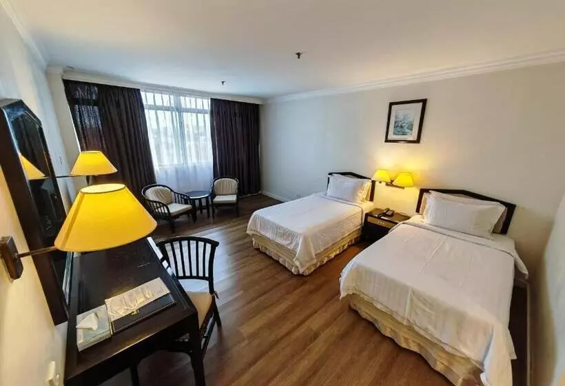 ホテル The Putra Regency