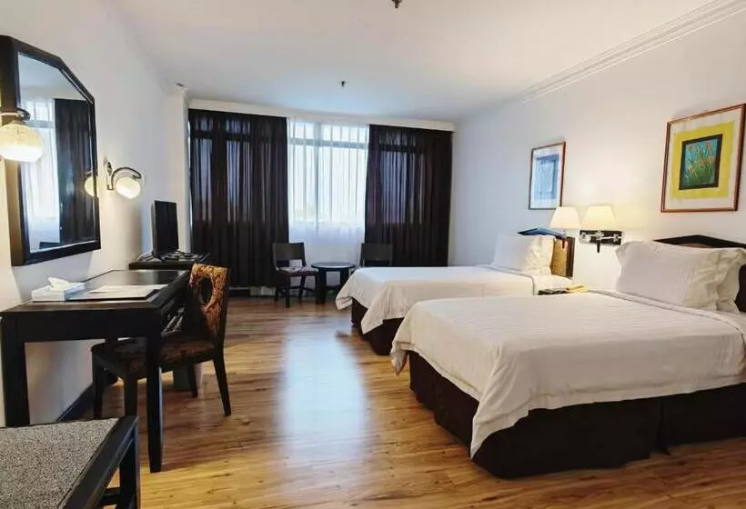 ホテル The Putra Regency
