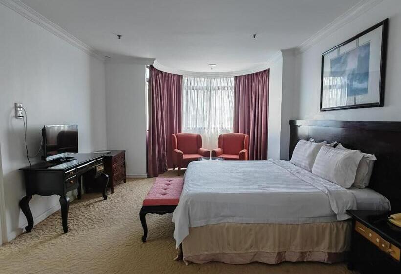 Szálloda The Putra Regency