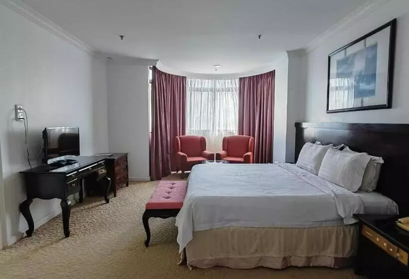 ホテル The Putra Regency