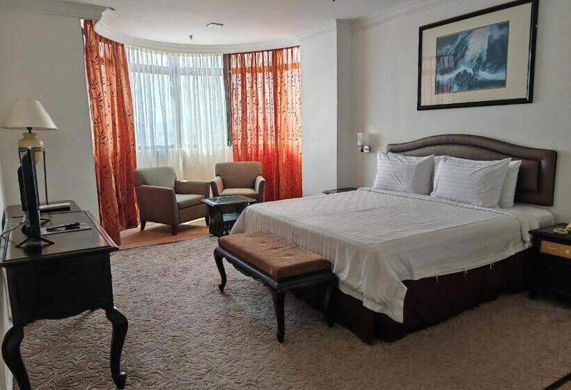 Szálloda The Putra Regency