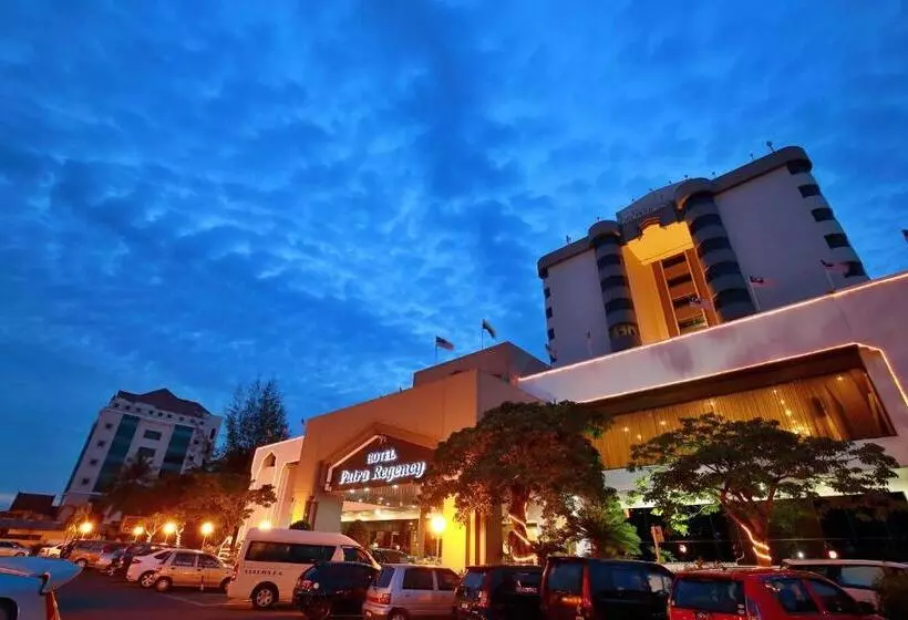ホテル The Putra Regency