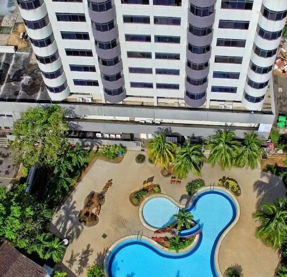 ホテル The Putra Regency