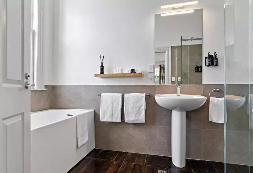 酒店 The White Swan