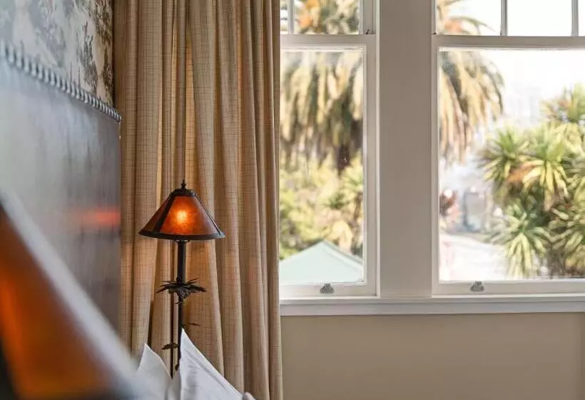 酒店 The White Swan