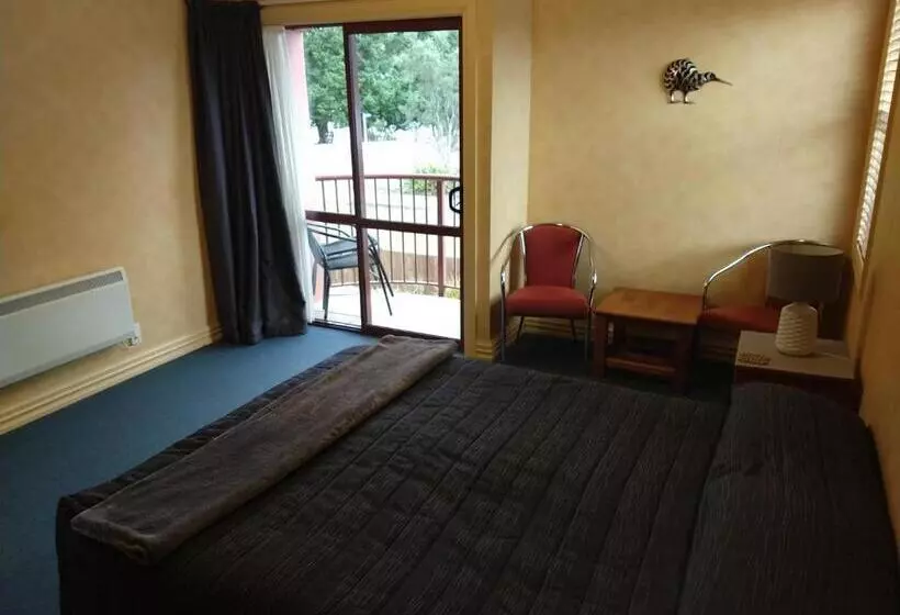 Red Tussock Motel