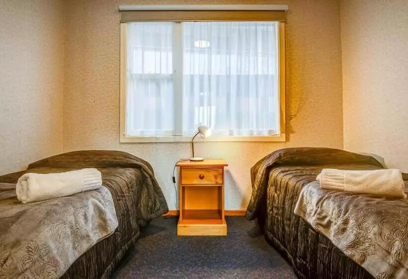 Red Tussock Motel