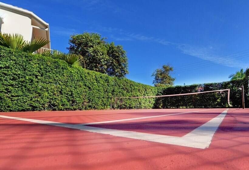 Smugglers On The Beach