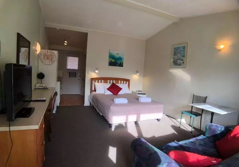 Tui Lodge Motel