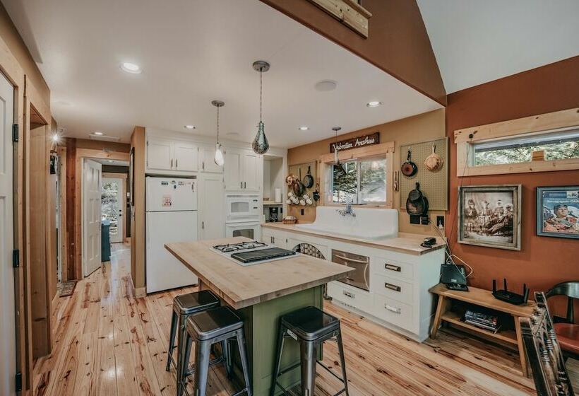 79mbr   Hot Tub   Pets Ok   Wifi   Bbq