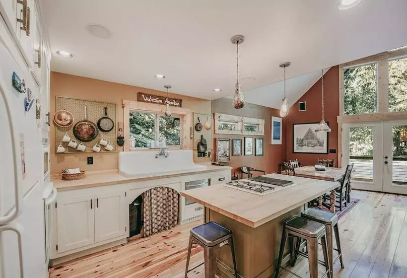 79mbr   Hot Tub   Pets Ok   Wifi   Bbq