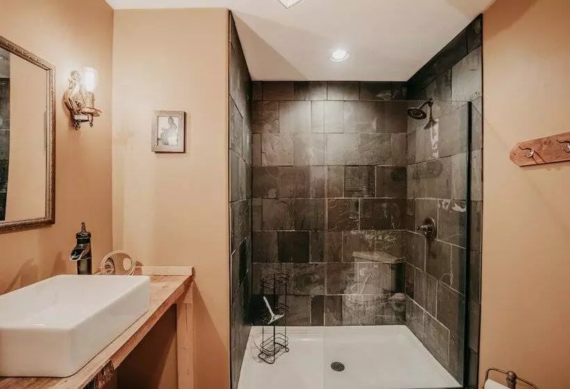 79mbr   Hot Tub   Pets Ok   Wifi   Bbq