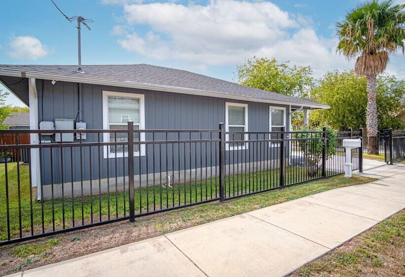 Freshly Remodeled 3br 2ba Near Fantastic Downtown