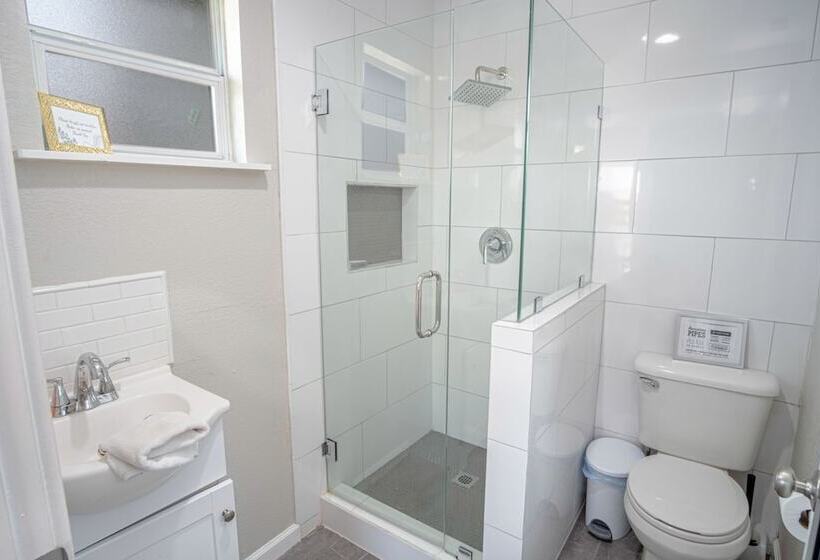 Freshly Remodeled 3br 2ba Near Fantastic Downtown