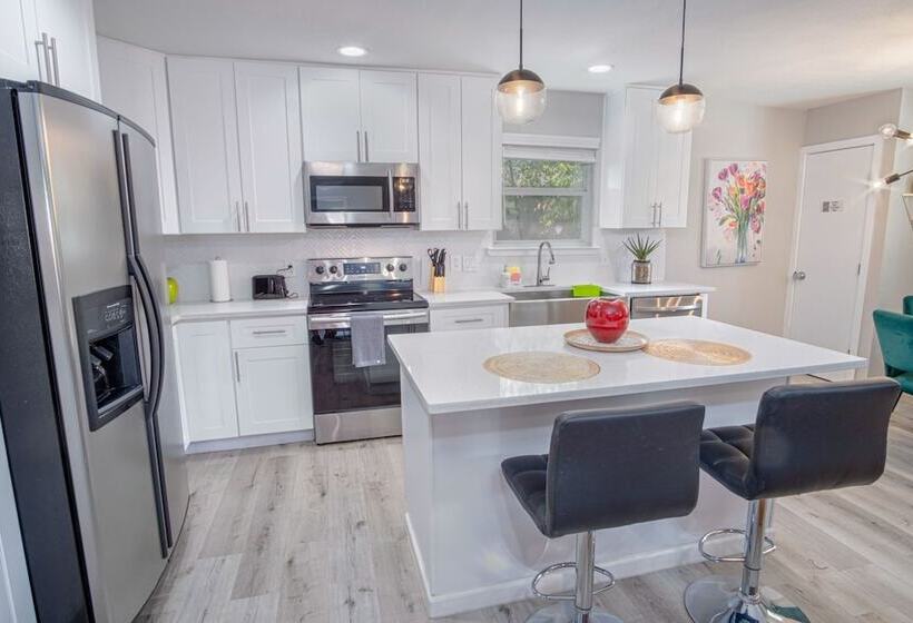 Freshly Remodeled 3br 2ba Near Fantastic Downtown