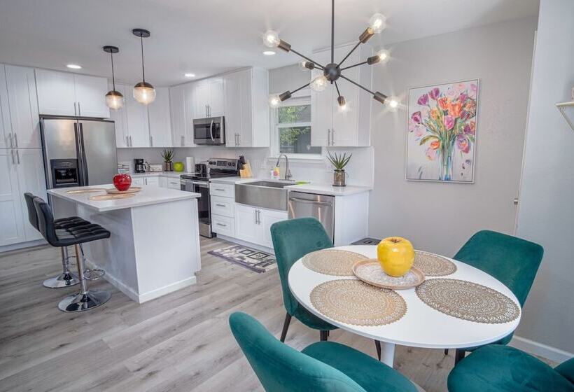 Freshly Remodeled 3br 2ba Near Fantastic Downtown