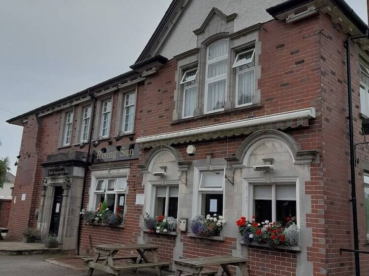 여관 The Rising Sun