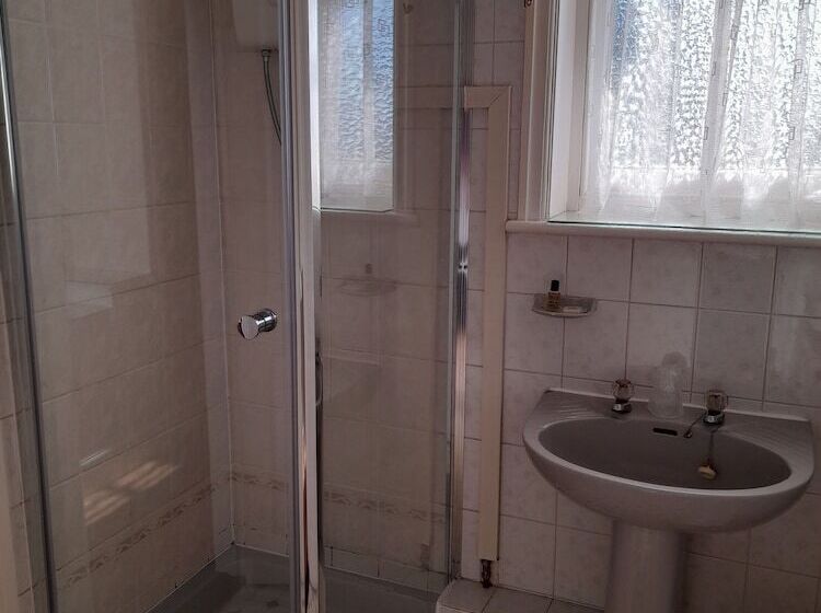 여관 The Rising Sun