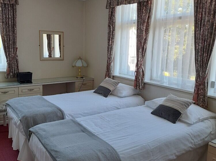 여관 The Rising Sun