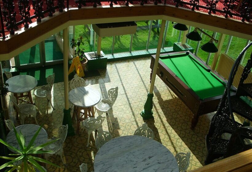 여관 The Rising Sun