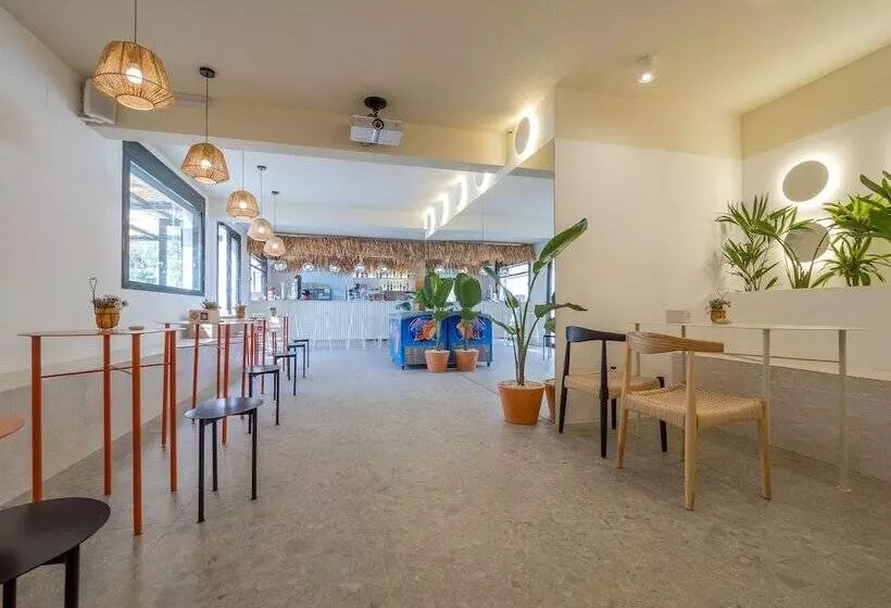 ホテル Camping L Orangeraie