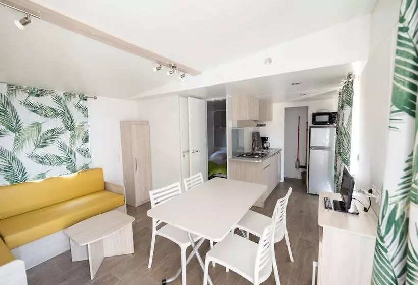 ホテル Camping L Orangeraie