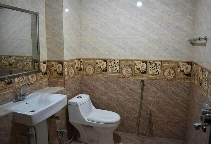 هتل De Metro Guest House